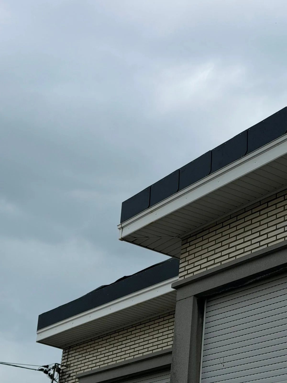 Toiture rénovée maison contemporaine à Genk