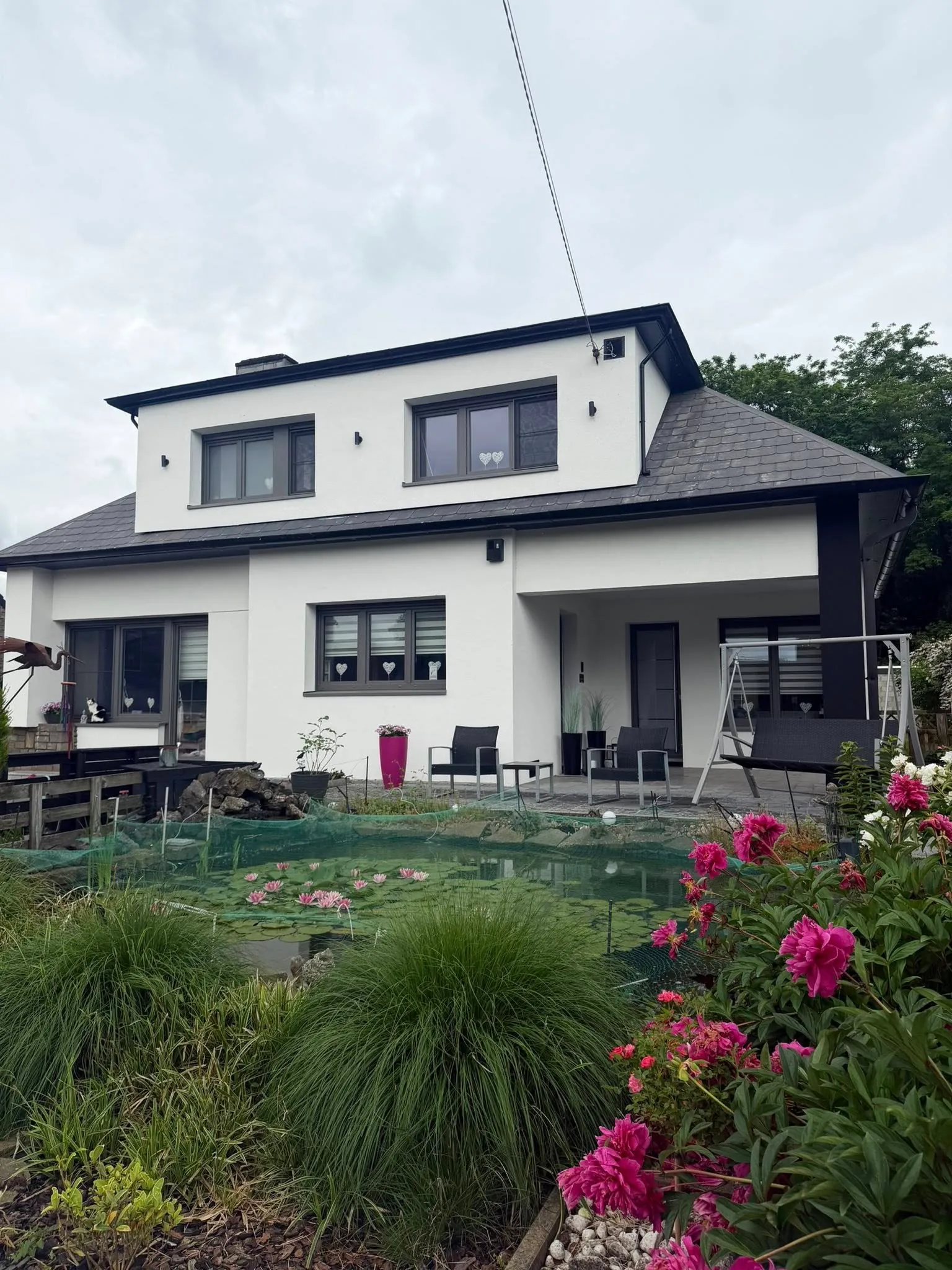 Maison rénovée par FLEX&GO avec façade contemporaine en province de Liège